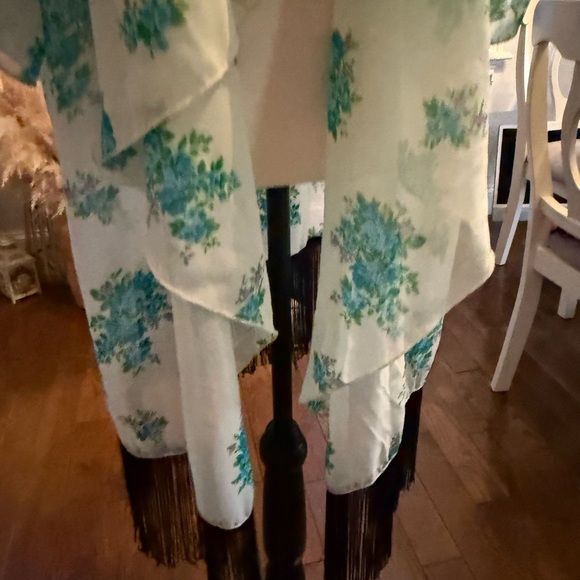 BNWT LuLaRoe kimono Monroe Floral Kimono with Fringe SWIM coverup as well - Picture 6 of 7